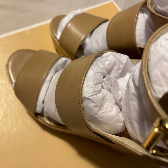 Michael Kors Brand new platform sandals - Picture 9 of 16